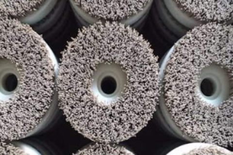 金属艺术的新维度：先进平面拉丝设备详解